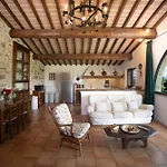 Scappo In Umbria, Torre Angelina Willa