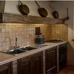 Scappo In Umbria, Torre Angelina فيلة تودي