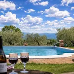 Scappo In Umbria, Torre Angelina فيلة تودي